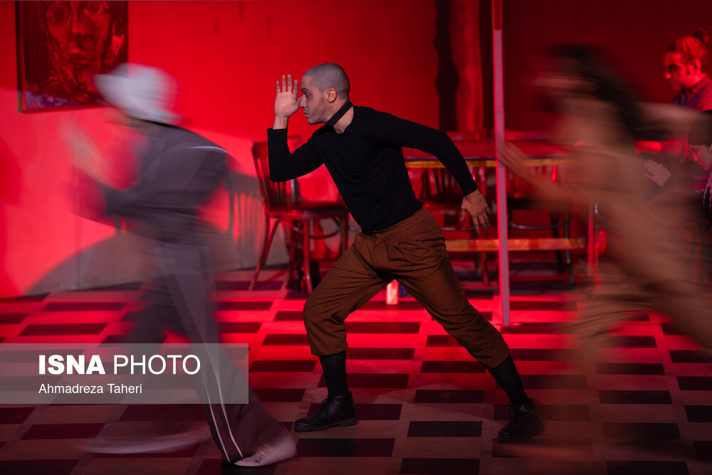 نمایش "مادر مخوف" در فضایی دلهره‌آور و معمایی