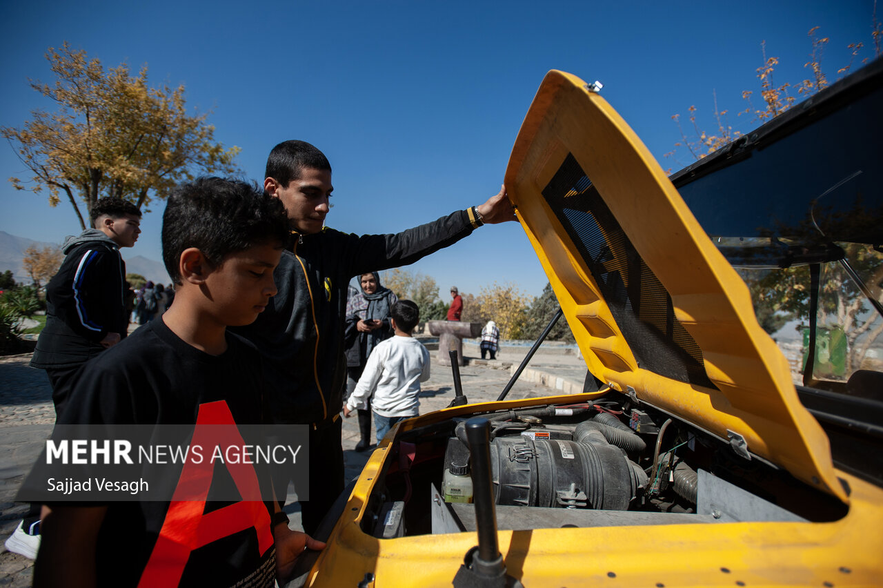 همایش خودروهای کلاسیک در همدان