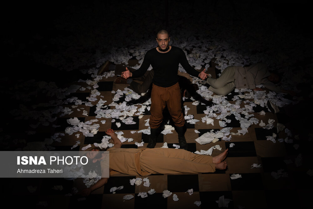 نمایش "مادر مخوف" در فضایی دلهره‌آور و معمایی