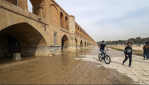 سد زاینده‌رود کمتر از ۱۰ درصد آب دارد؛ ۱۳۷ میلیون مترمکعب حجم پشت سد
