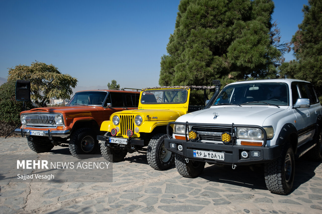همایش خودروهای کلاسیک در همدان