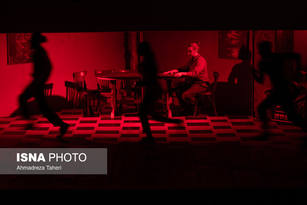 نمایش "مادر مخوف" در فضایی دلهره‌آور و معمایی