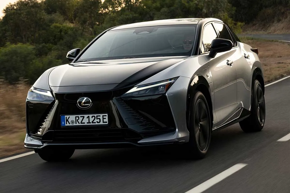 معرفی لکسوس RZ مدل 2026 با بهبود فناوری و پیوستن به شبکه شارژ تسلا