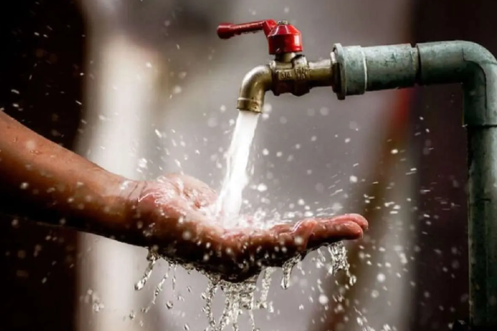 ‌نیمی از آب شرب خانگی در 2 استان گم می‌شود!