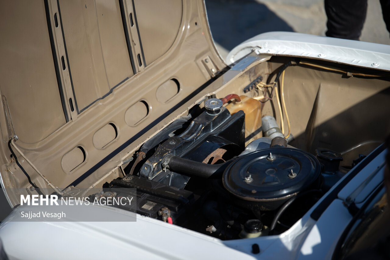 همایش خودروهای کلاسیک در همدان