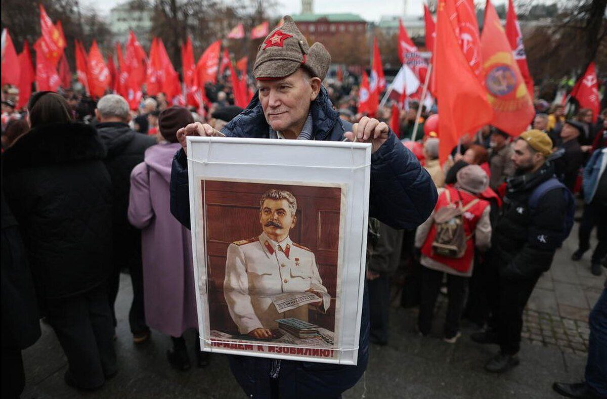 تصاویر دیدنی امروز؛ از خسارات توفان های موسمی تا سالگرد انقلاب اکتبر روسیه