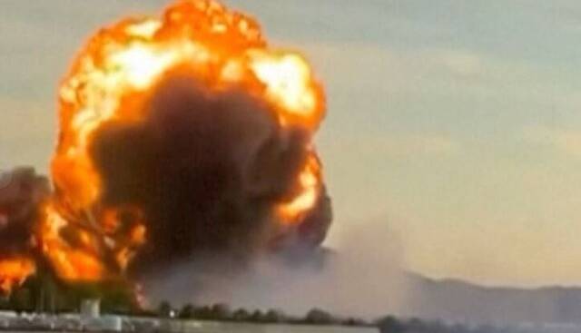 شمار کشتههای حادثه سقوط هواپیمای باری در آمریکا به ۱۴ نفر رسید