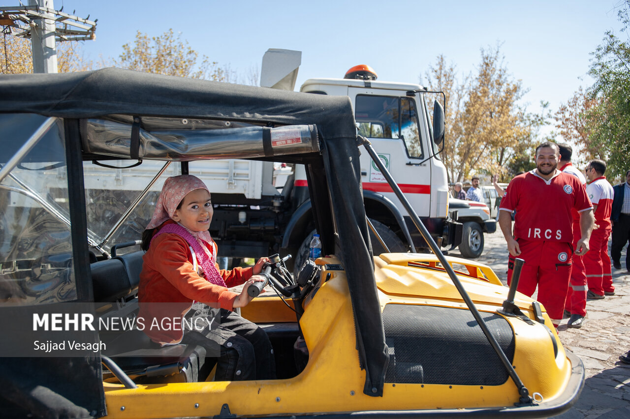 همایش خودروهای کلاسیک در همدان