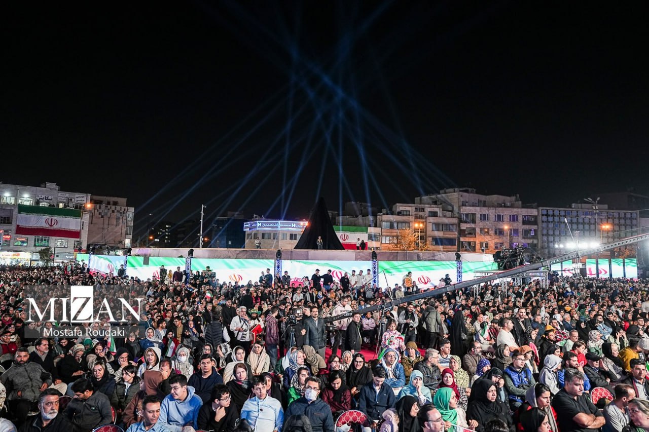 عکس/ تصاویری از مراسم رونمایی از مجسمه «زانو زنندگان برابر ایران»