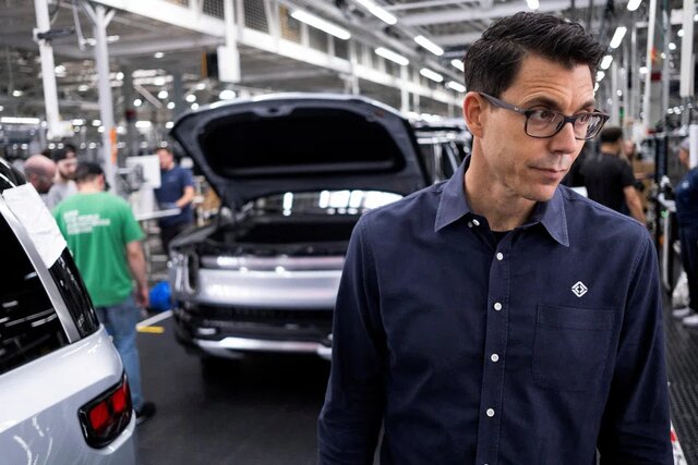 ریویان هم مانند تسلا حقوقی نجومی میدهد