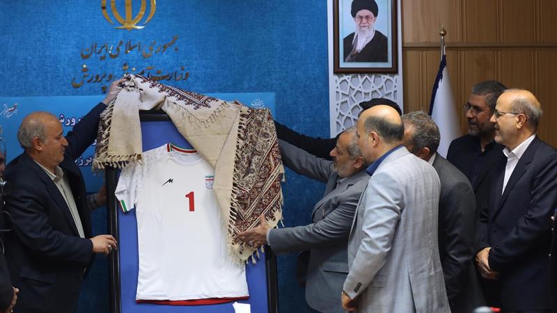 پیراهن تیم ملی فوتسال دانشآموزان رونمایی شد/ نگاه راهبردی به ورزش مدارس