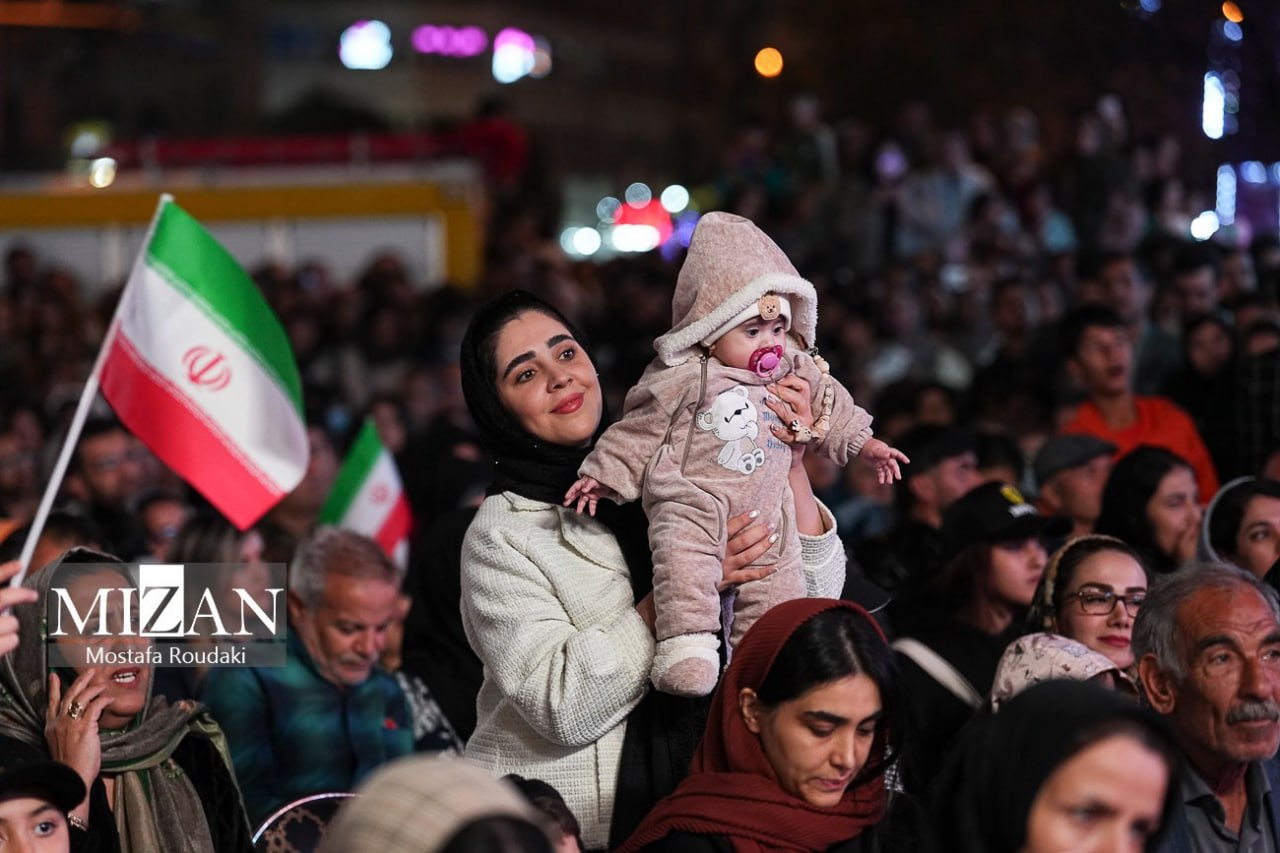 عکس/ تصاویری از مراسم رونمایی از مجسمه «زانو زنندگان برابر ایران»