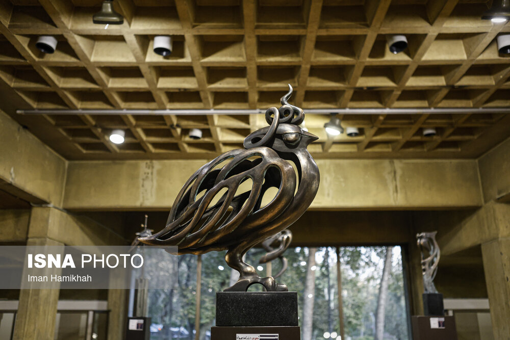 سومین نمایشگاه بزرگ آثار هنرهای تجسمی هنرمندان پیشکسوت