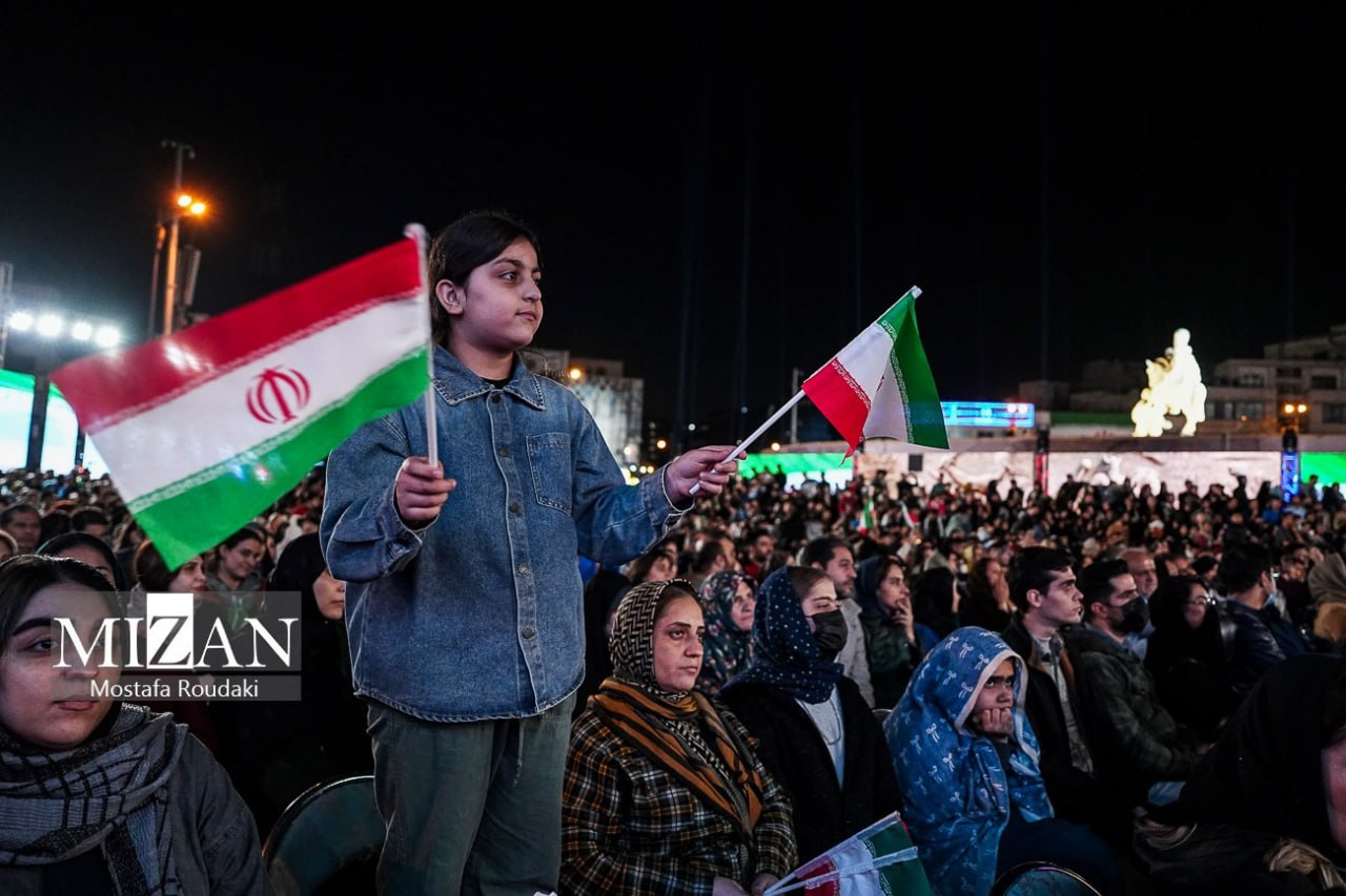 عکس/ تصاویری از مراسم رونمایی از مجسمه «زانو زنندگان برابر ایران»