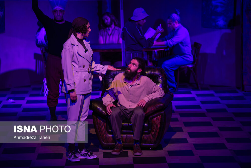 نمایش "مادر مخوف" در فضایی دلهره‌آور و معمایی