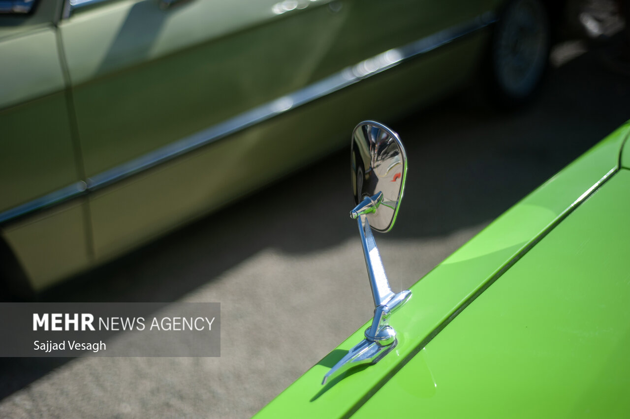 همایش خودروهای کلاسیک در همدان