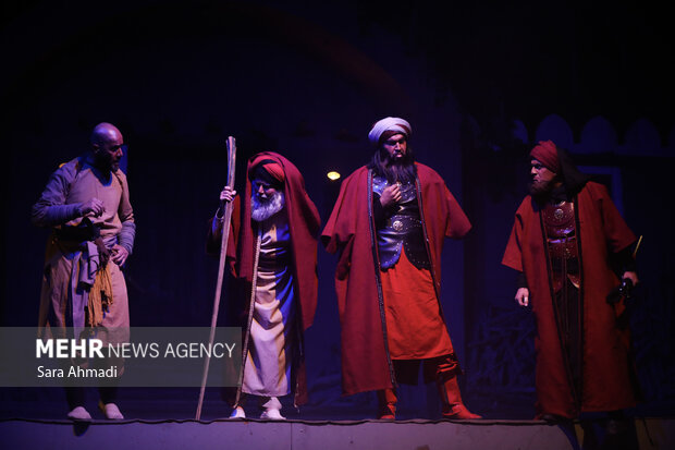 عکس/ اجرای نمایش «نگین شکسته» در مشهد