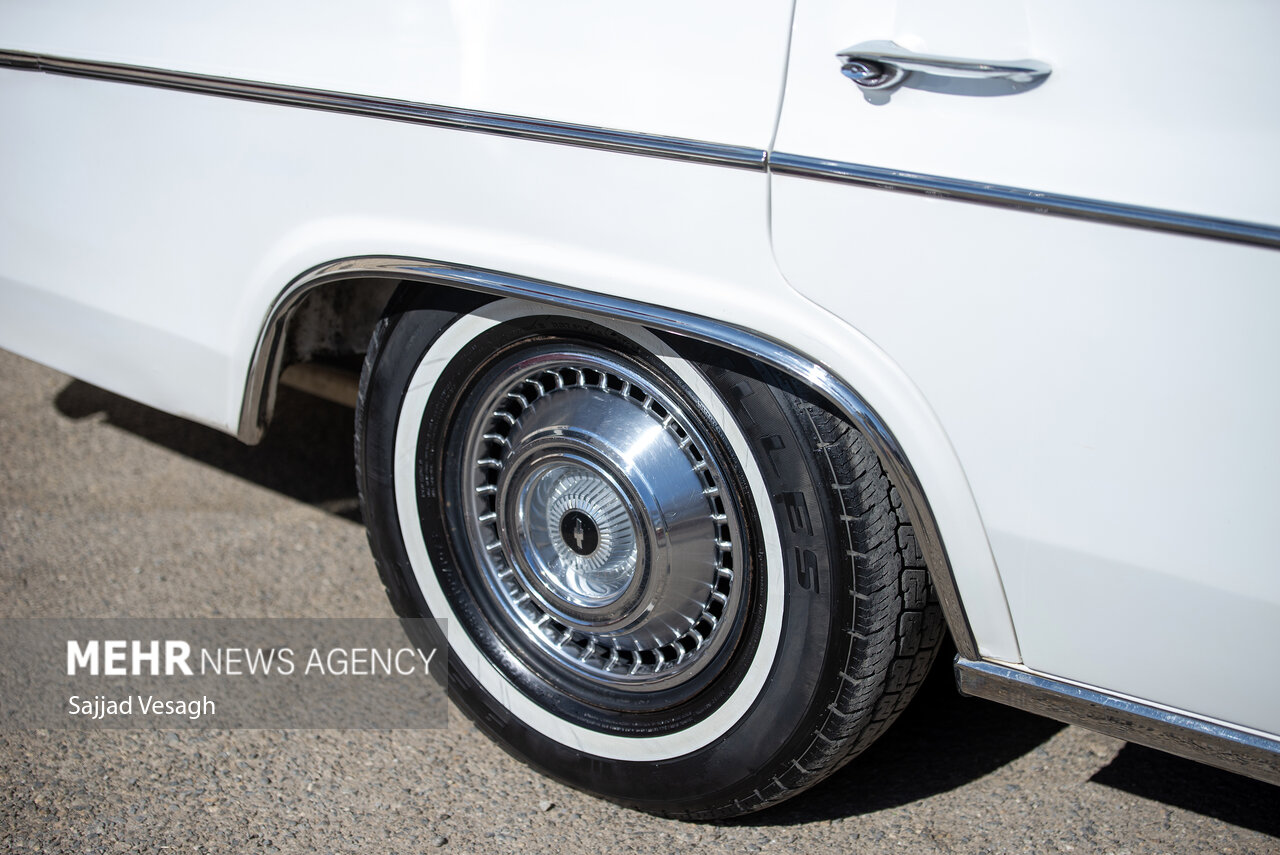 همایش خودروهای کلاسیک در همدان