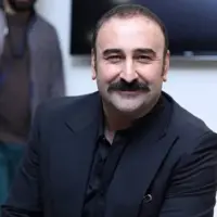 عکسی از بهبود سریال پایتخت در کنار مادرش