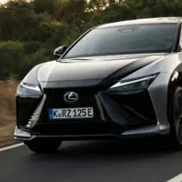 معرفی لکسوس RZ مدل 2026 با بهبود فناوری و پیوستن به شبکه شارژ تسلا