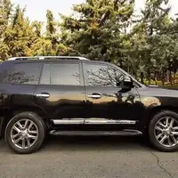 خودروی ۲۰ میلیاردی قاچاق با پلاک جعلی در بندر لافت توقیف شد