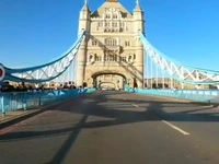 تاور بریج یکی از مشهورترین سازهها و پلهای لندن