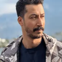 چهره ها/استایل بازیگر سریال «پایتخت» در خیابان‌های کپنهاگ