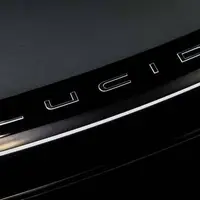 لوسید به چراغ قرمز رسید