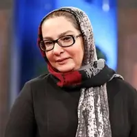 چهره ها/ بازیگر سریال کمربندها را ببندیم در یک کافه قدیمی