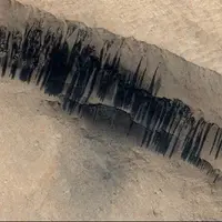 شکلگیری خطوط راهراه روی سطح مریخ در اثر برخورد شهابسنگ