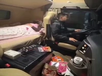 سفر کردن زوجی راننده های کامیون