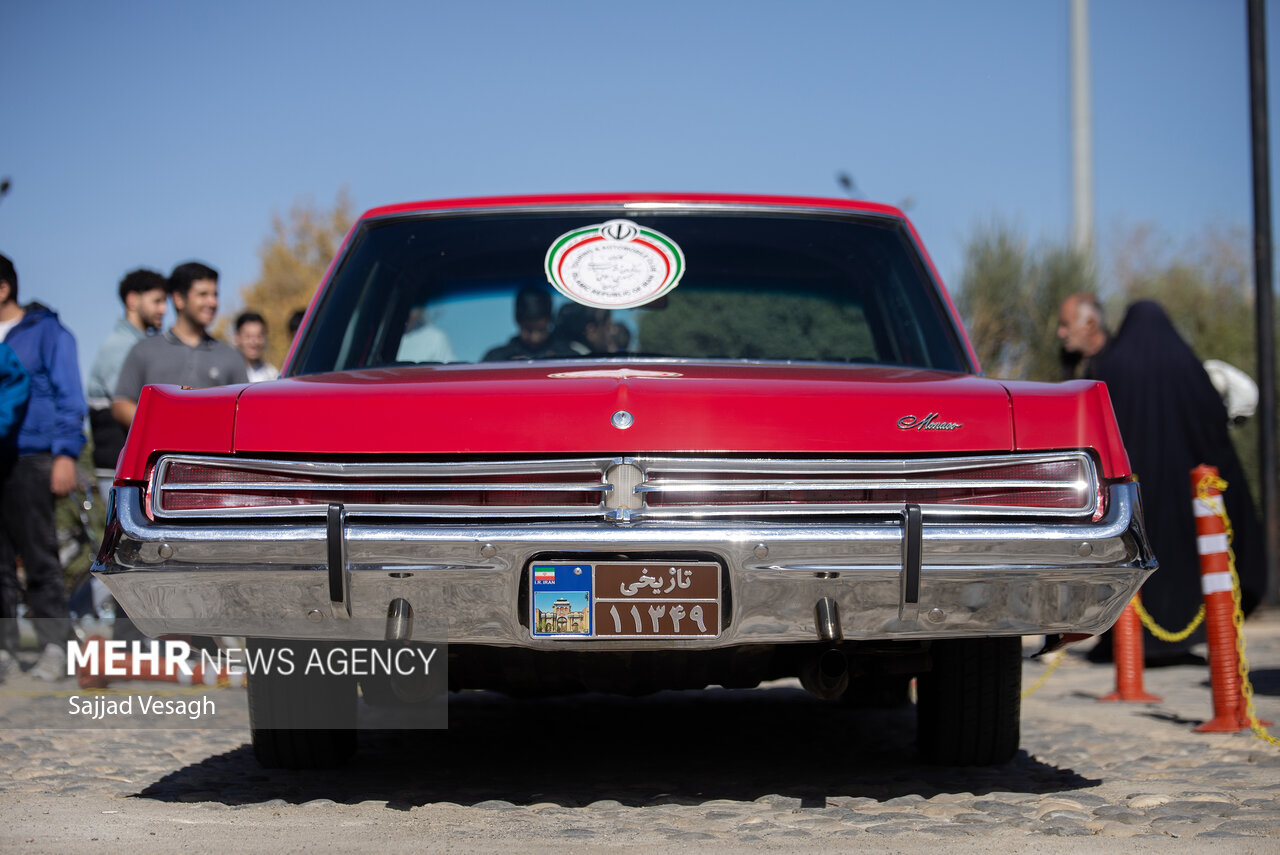 همایش خودروهای کلاسیک در همدان