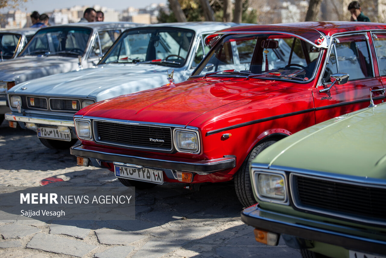 همایش خودروهای کلاسیک در همدان