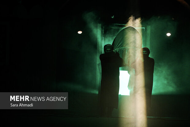 عکس/ اجرای نمایش «نگین شکسته» در مشهد