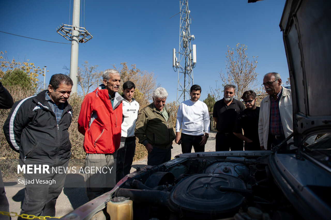 همایش خودروهای کلاسیک در همدان