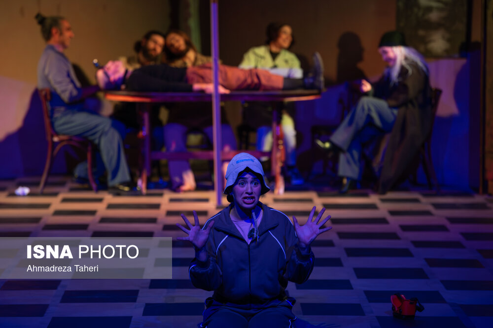 نمایش "مادر مخوف" در فضایی دلهره‌آور و معمایی