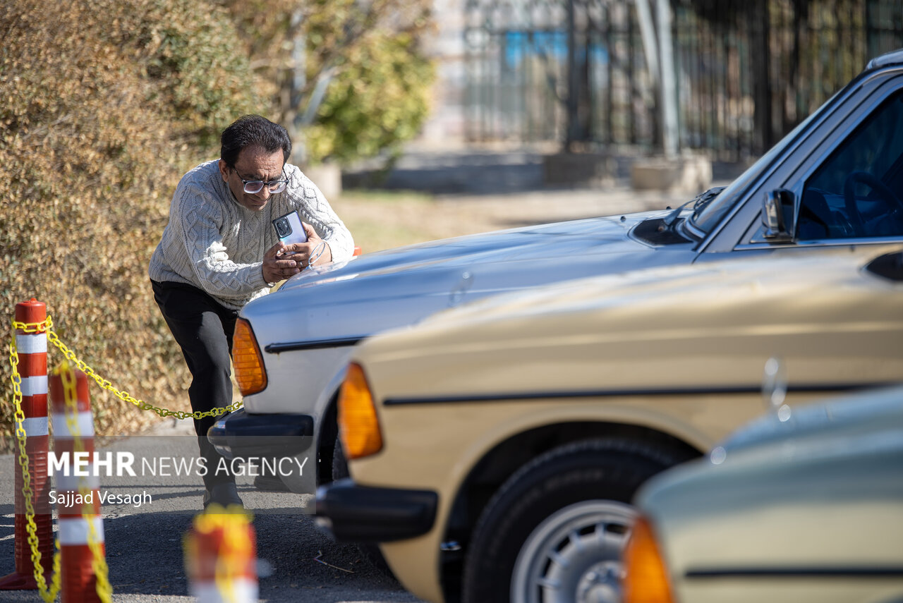 همایش خودروهای کلاسیک در همدان