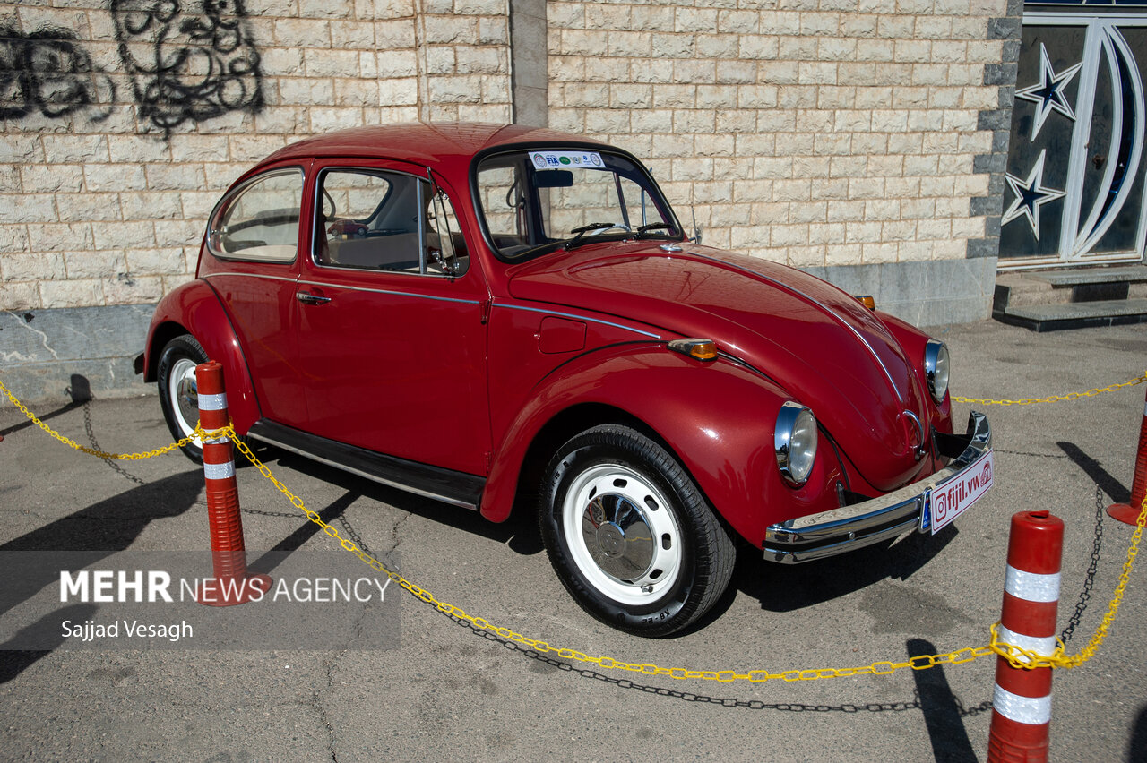 همایش خودروهای کلاسیک در همدان