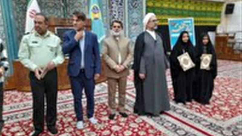 تجلیل از دانش آموزان برگزیده مهریزی