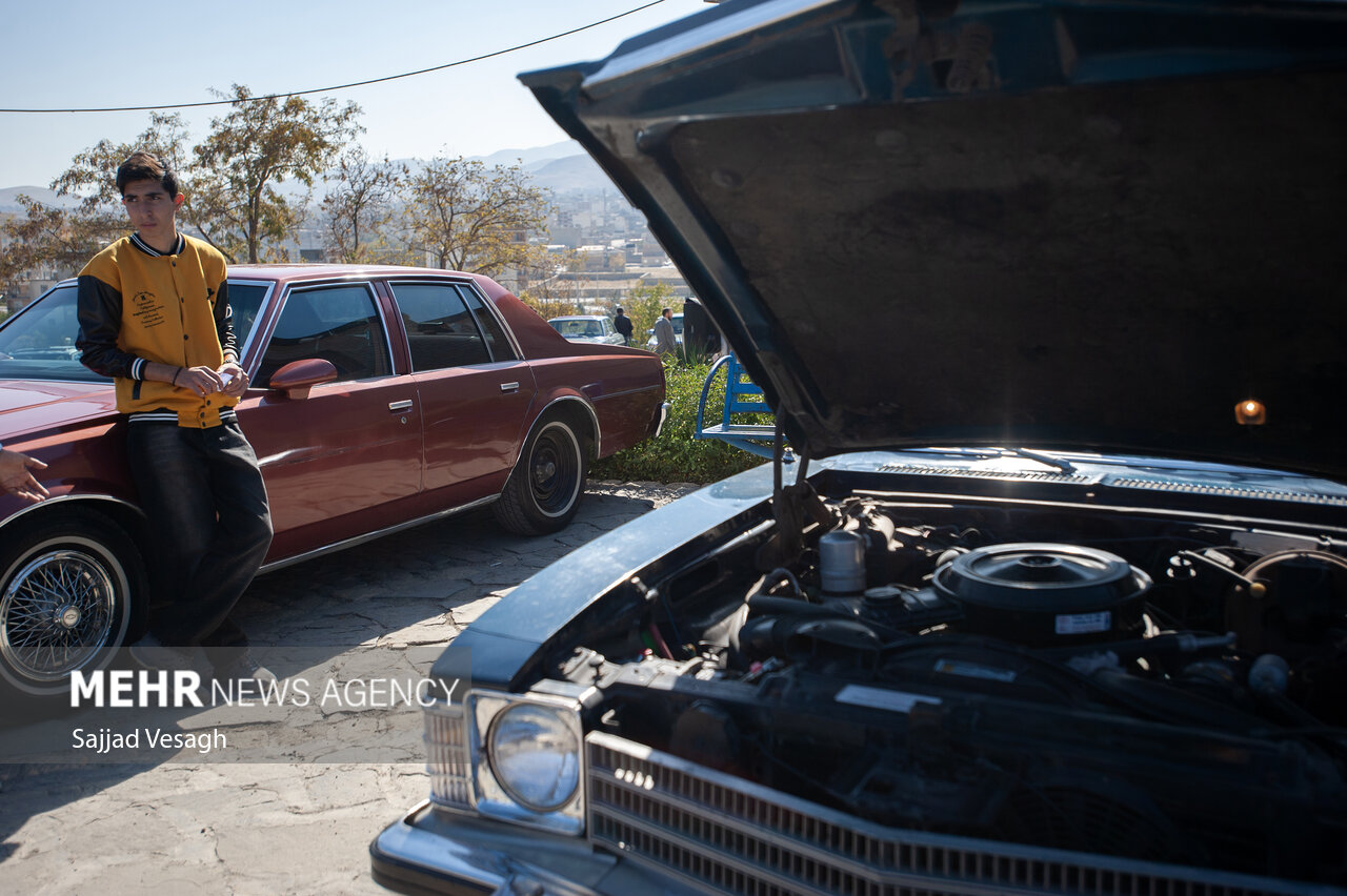همایش خودروهای کلاسیک در همدان