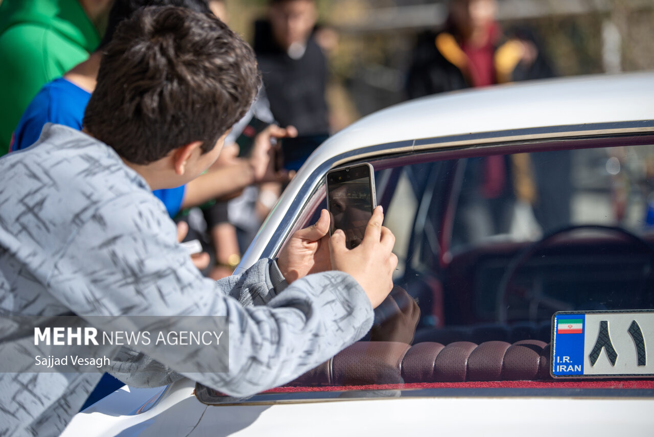 همایش خودروهای کلاسیک در همدان