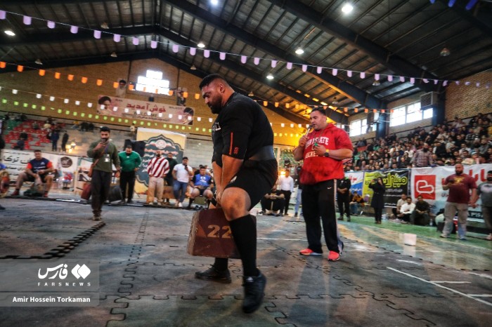 مسابقات قویترین مردان ایران در ملایر