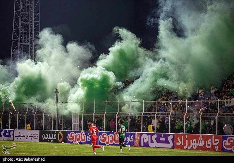 دیدار تیم های فوتبال خیبر خرم‌آباد و تراکتور تبریز