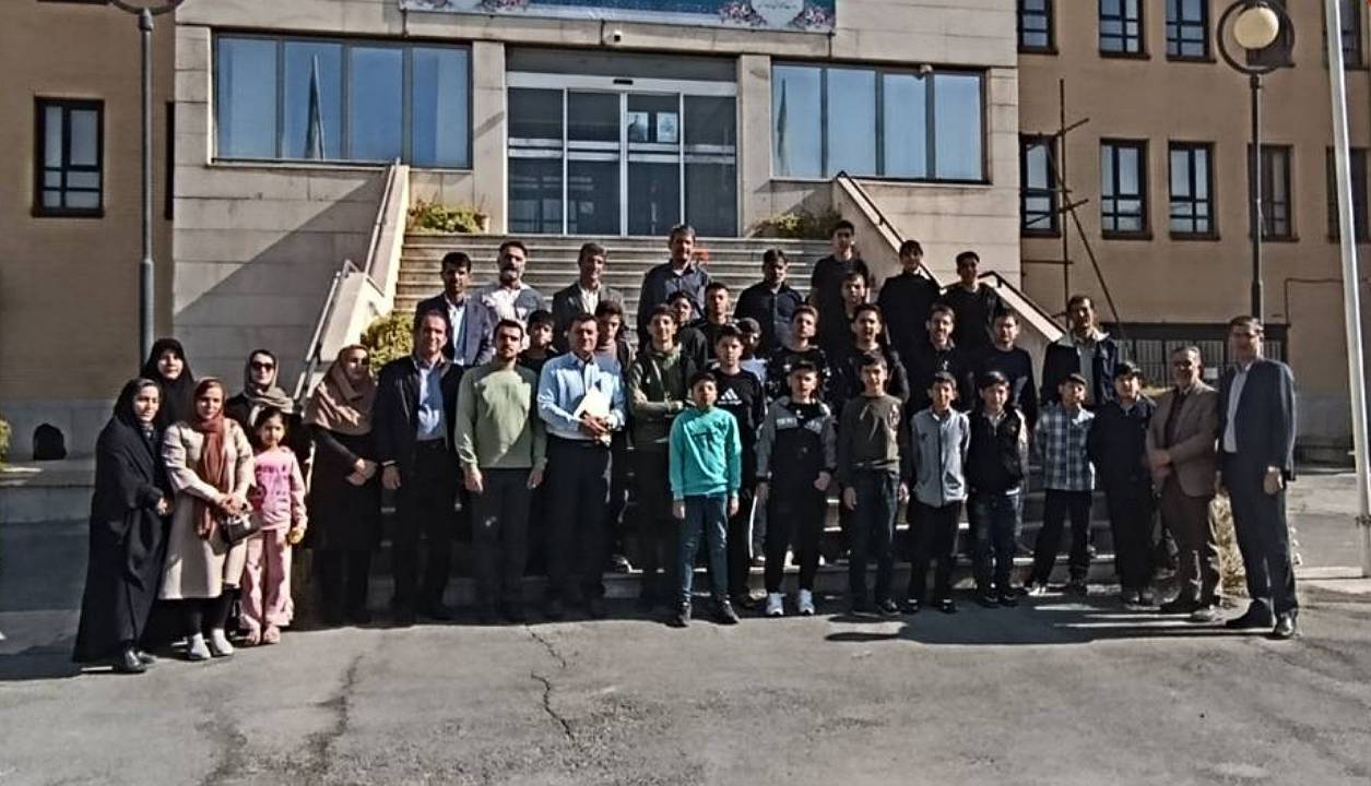 تجلیل از دانشآموز برگزیده چهارمحال و بختیاری