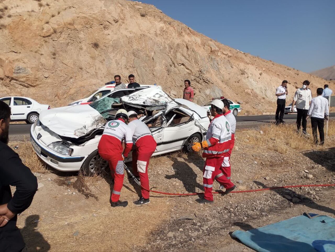 واژگونی پژو در نهاوند با یک کشته و 3 مصدوم