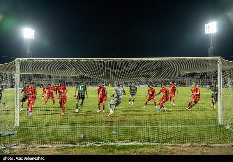 دیدار تیم های فوتبال خیبر خرم‌آباد و تراکتور تبریز