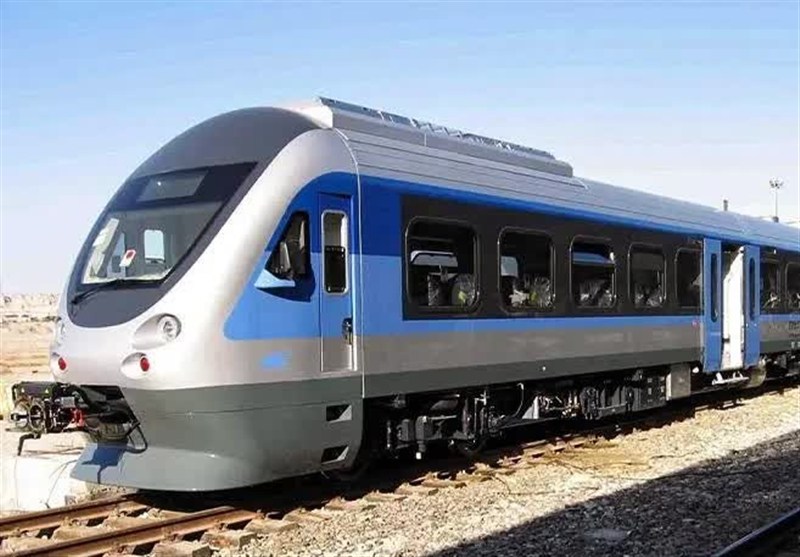 دومین قطار گردشگری «مثلث طلایی» وارد ایستگاه راهآهن اصفهان شد