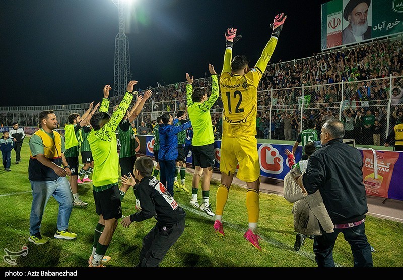 دیدار تیم های فوتبال خیبر خرم‌آباد و تراکتور تبریز