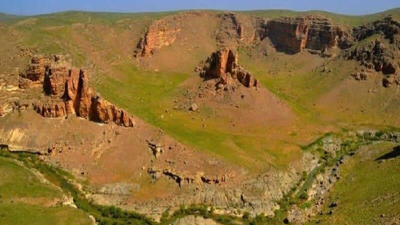 قلعه تاریخی قلاقوره بیجار نیازمند مرمت است