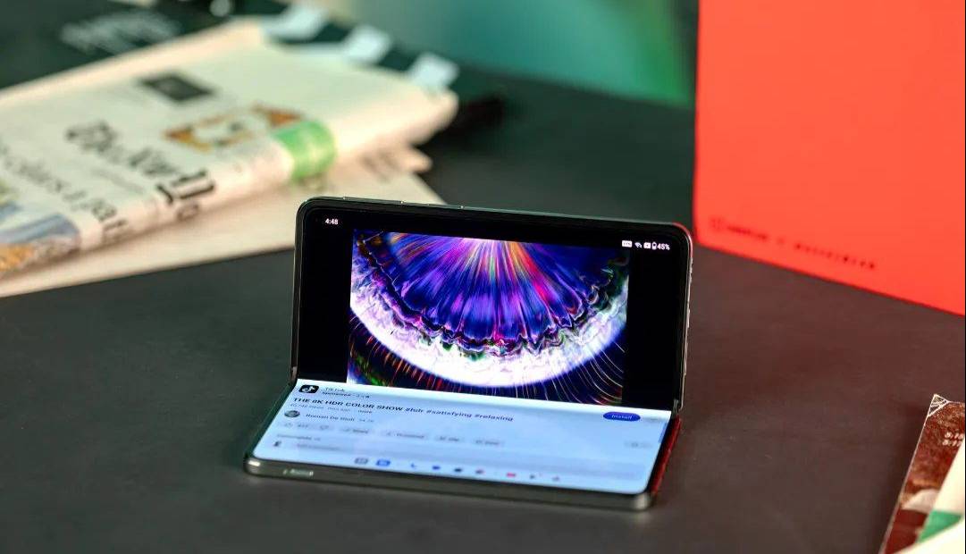 یکی از رقبای اصلی گلکسی زد فولد هم آپدیت اندروید ۱۶ را دریافت کرد